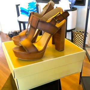 Michael Kors Becker Platform Leather Platform Sandal Size 7.5 Great Condition!